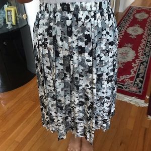 Silky pleated skirt